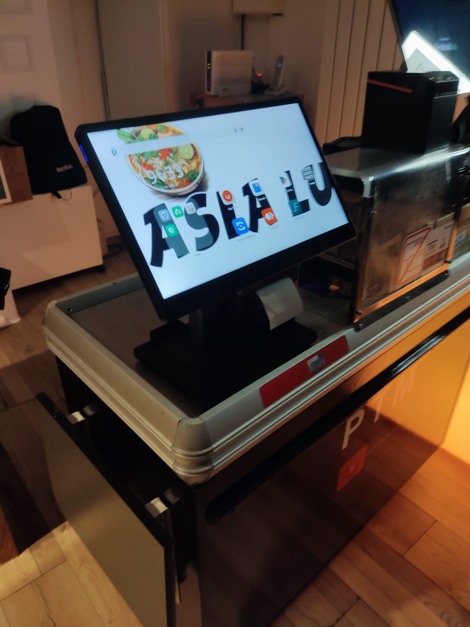 Eingerichtete Touchkasse von PTM für Restaurant und Gastronomie